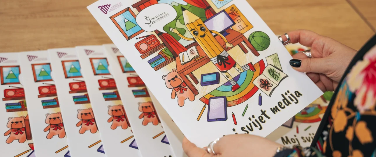 Moj svijet medija - Crnogoska bojanka - specijalno izdanje - My World of Media - Montenegrin Colouring Book - special edition